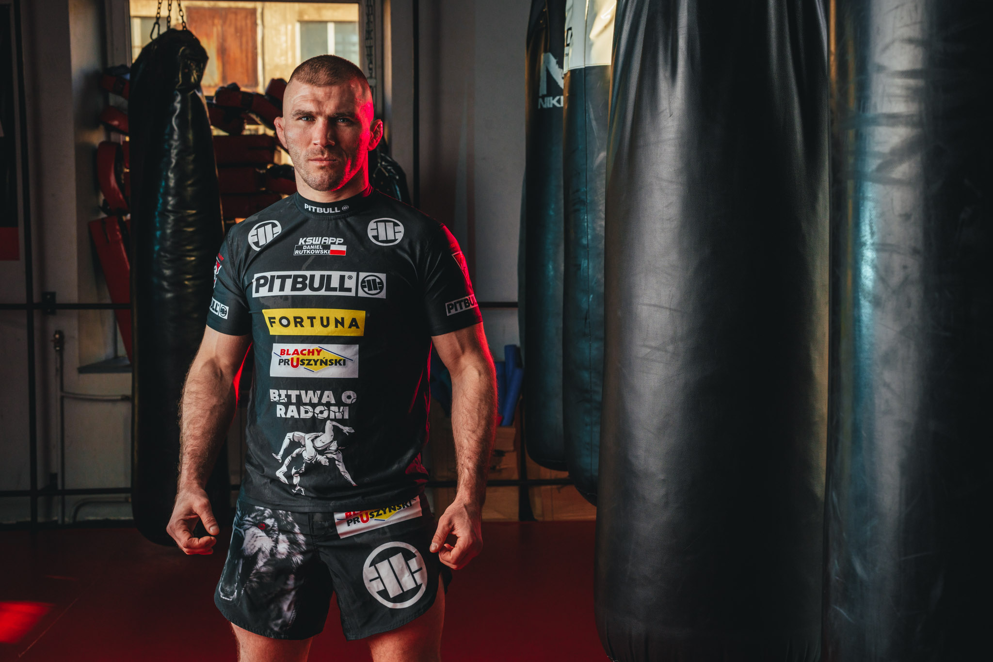 Sesja fotograficzna sportowa zawodnik mma